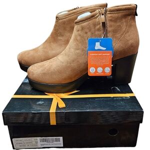 Hawkwell Light Brown Faux Suede Ankle Booties – Size 9.5 New in Box